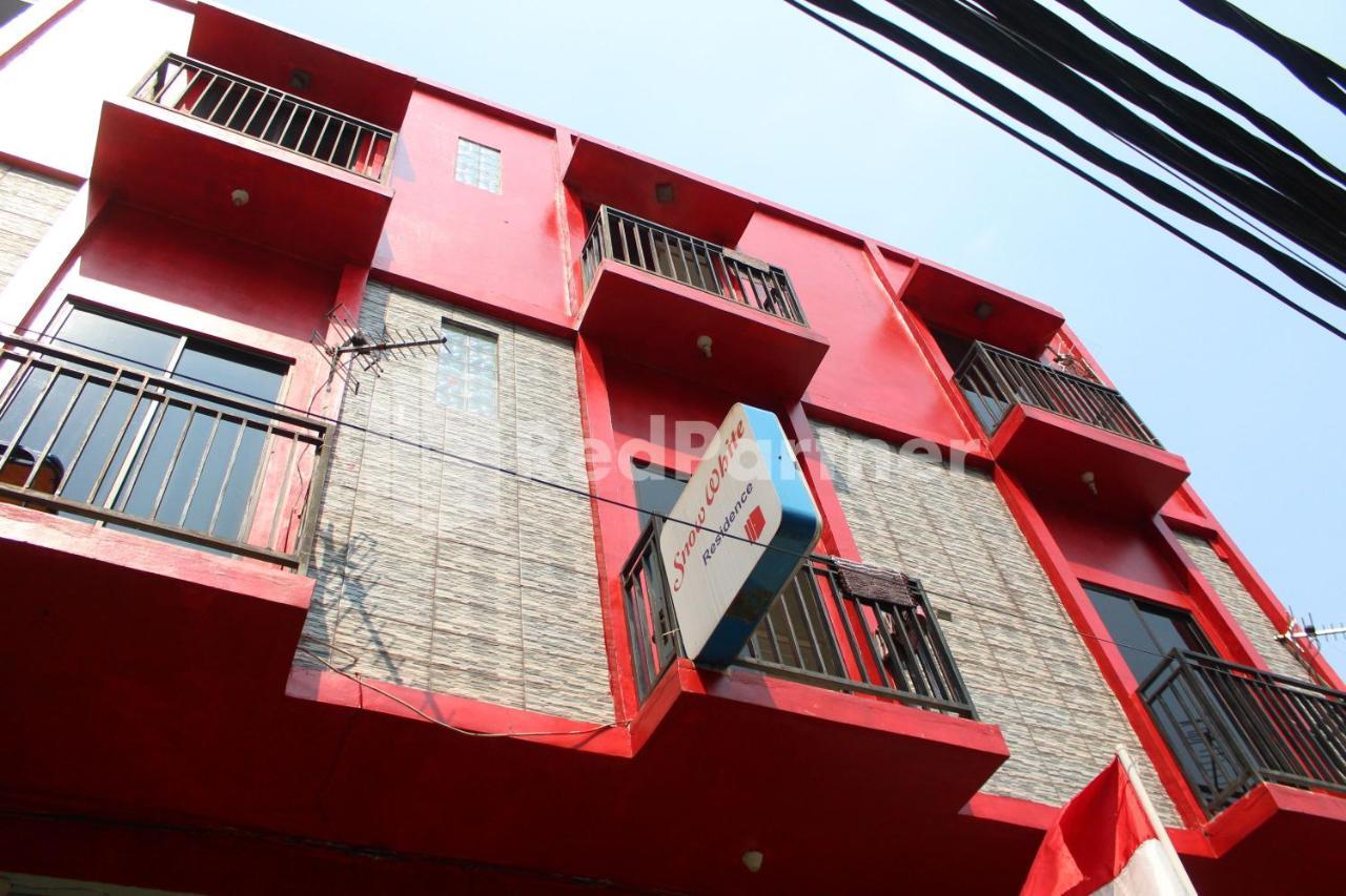 Hotel Snow White Near Grogol Mitra Reddoorz